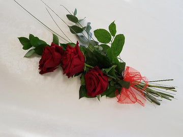 3 loving  red roses