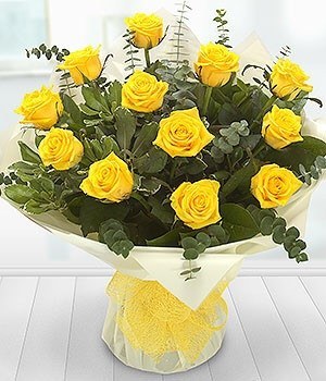 Aqua Pack - A Dozen Yellow Roses